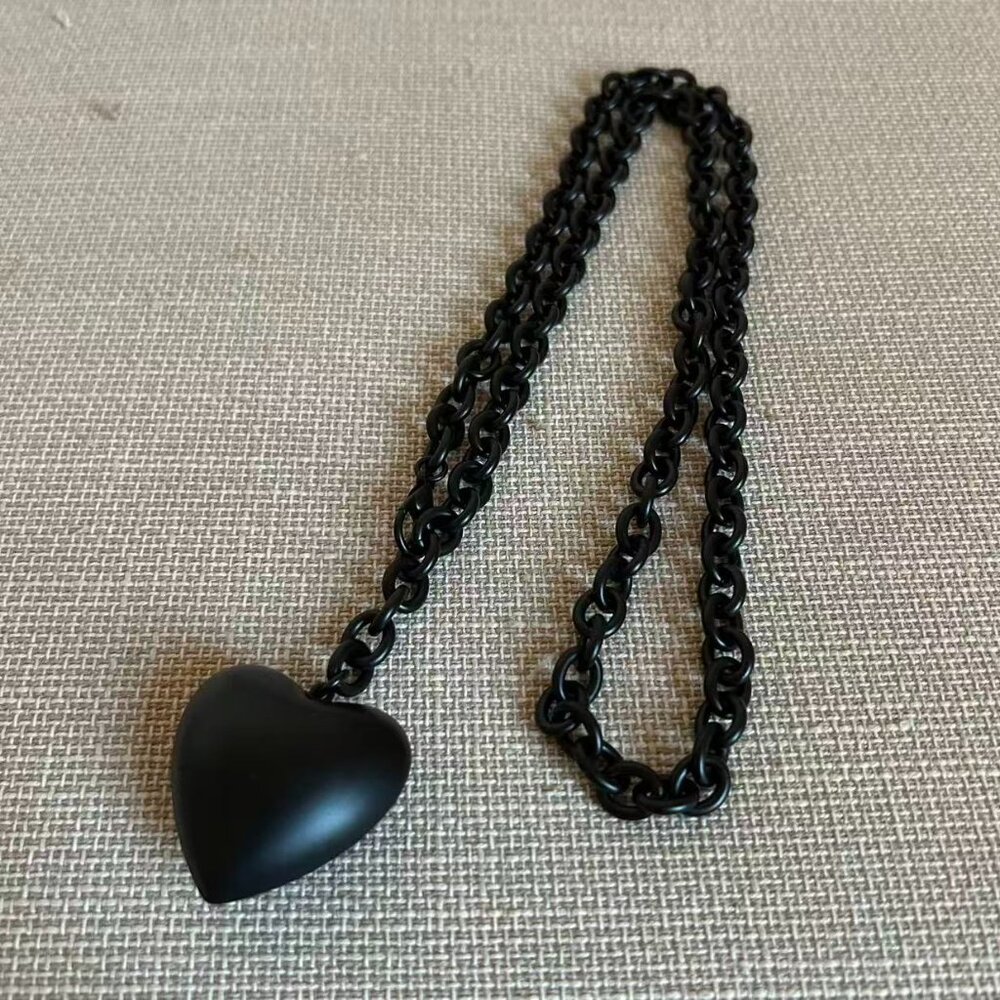 BEST Roxanne Assoulin The Puffy Heart Necklace Black Noir - Picture 3 of 4